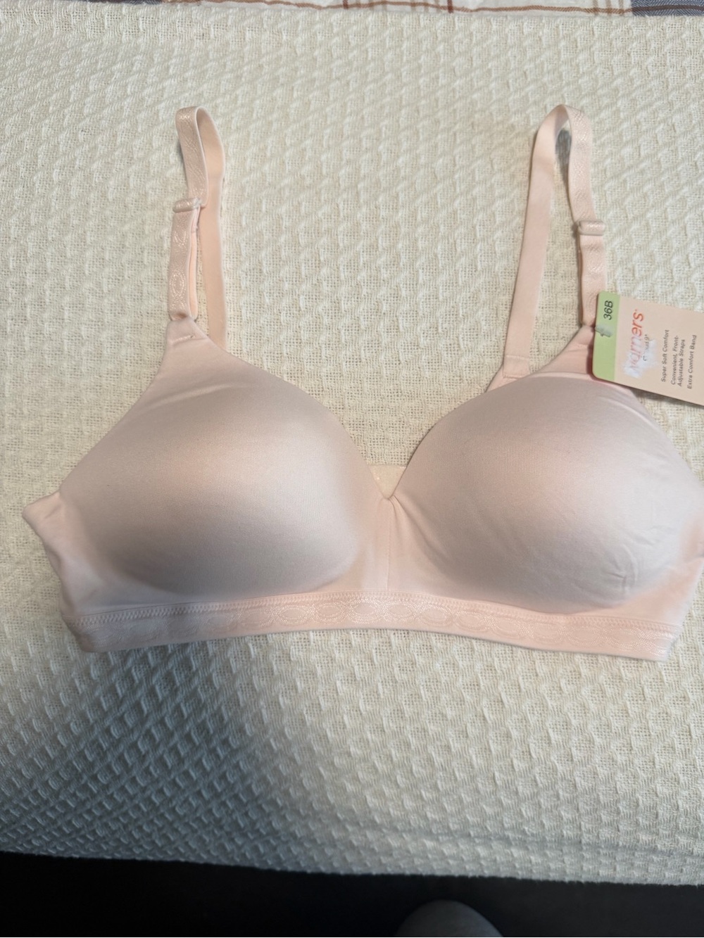 Women’s bra 36B lightly lined wireless NWT light pink color Warners